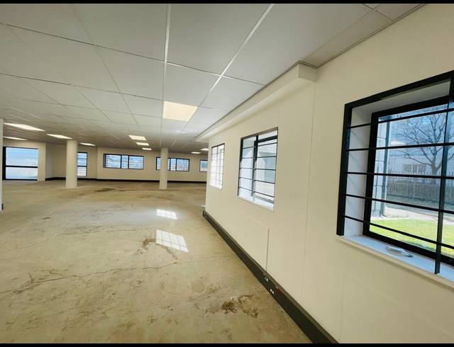3,949M² OFFICE FOR SALE IN VORNA VALLEY